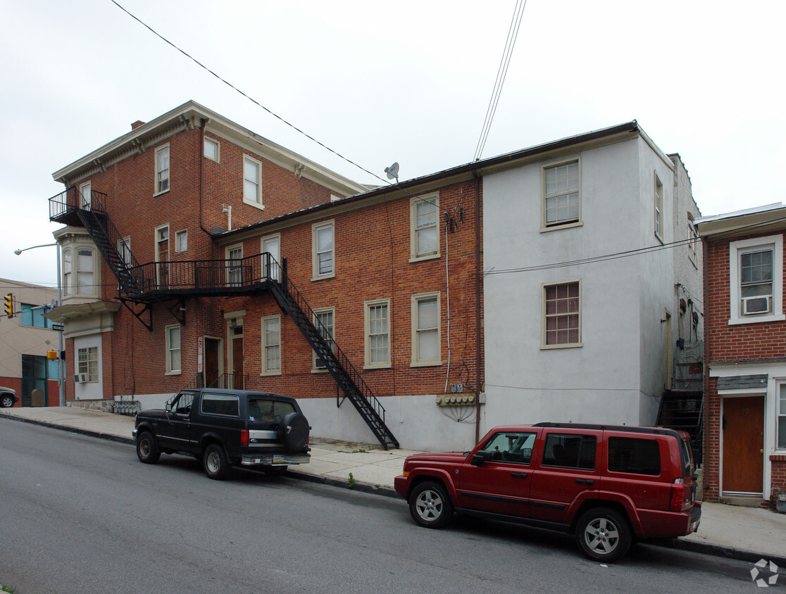 Building Photo - 600 Dekalb St