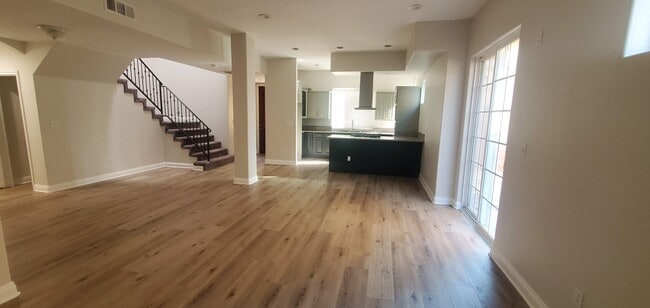 Building Photo - 1614 W 146th St