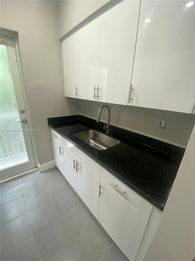 Foto del edificio - 320 25th St