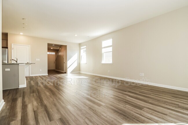 Building Photo - 219 Sarcoxie Rd