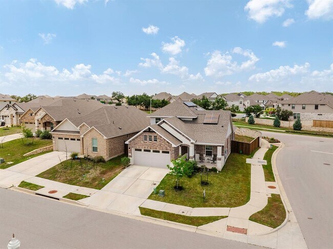 Foto del edificio - 900 Balsora Cv