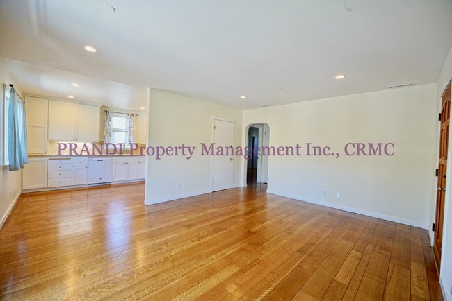 Building Photo - Sun Valley Duplex with Garage and Great La...