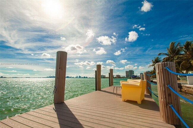 Foto del edificio - 1750 Bay Dr