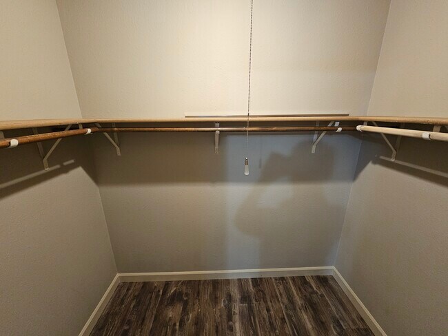 vestidor - 7217 Foxridge Cir