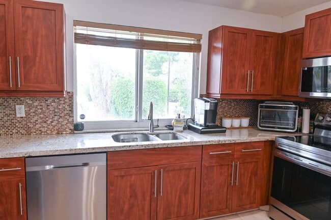 Building Photo - 6788 Via Regina