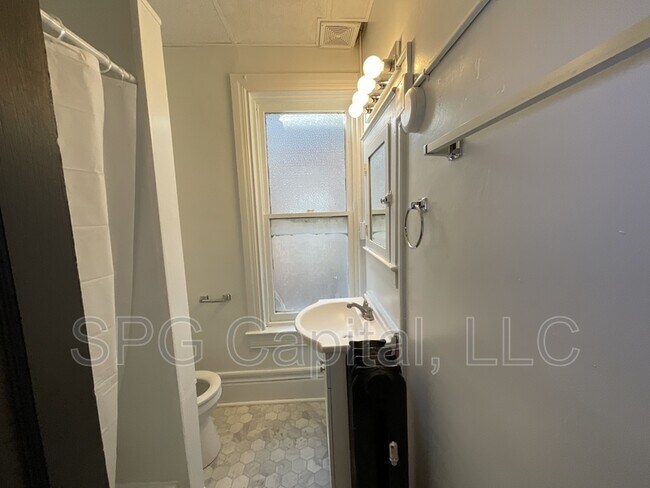 Foto del edificio - 1042 W Market St