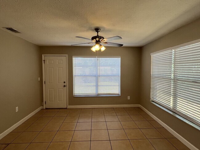 Building Photo - 1729 Flores Ct