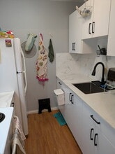 Building Photo - 570 8th Av E