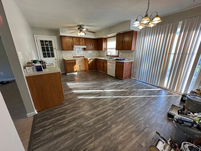 Cocina (electrodomésticos disponibles bajo petición) - 2139 Westside Dr