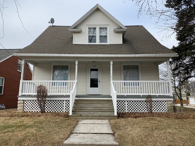 Frente de la casa - 402 S Superior St