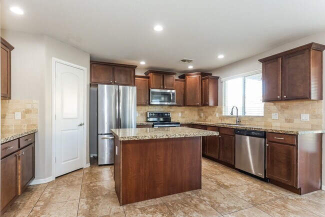 Building Photo - 5809 S 27th Ln