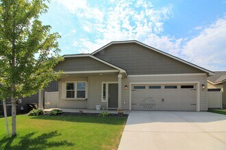 Building Photo - 545 Marysville Way