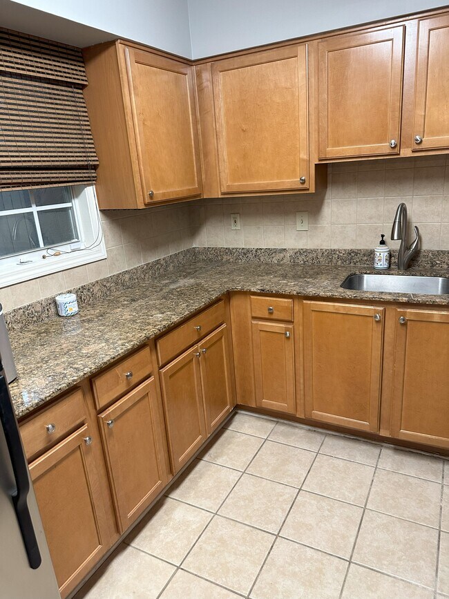 Building Photo - 3200-3207 7 Pines Ct
