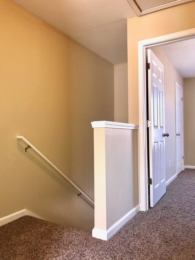 Foto del edificio - 812 Oak Arbor Ct