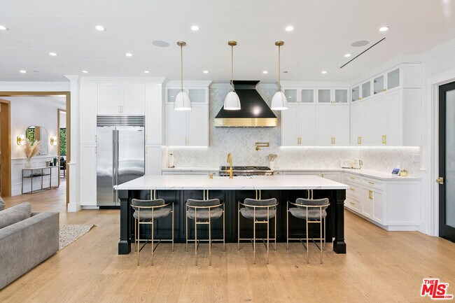 Foto del edificio - 5911 Beckford Ave