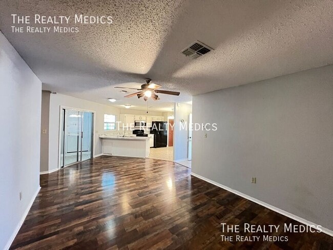 Building Photo - 203 Fernwood St