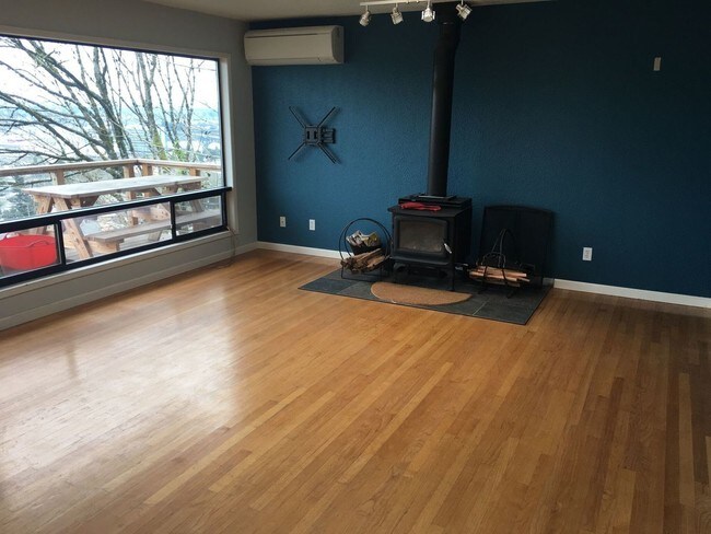 Foto del edificio - 3 br, 2 bath House - 2350 SW Hoffman Ave.