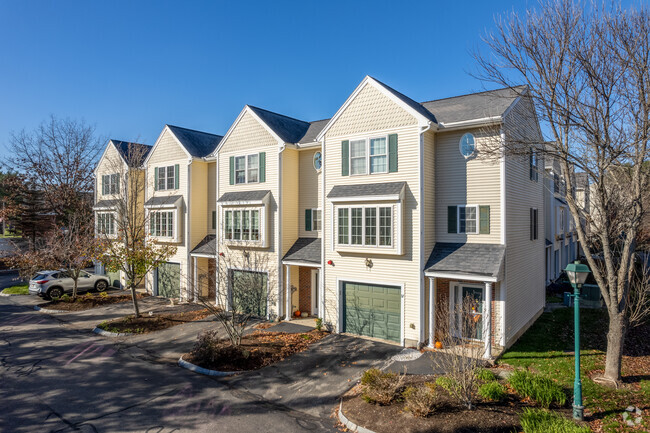 Building Photo - Groveland Commons