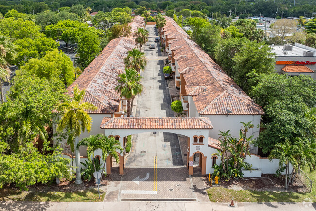 Building Photo - The Village at West Miami