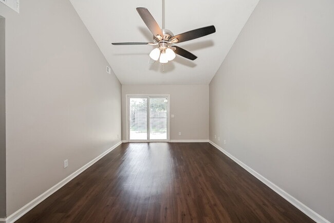 Foto del edificio - 603 Freedom Ct