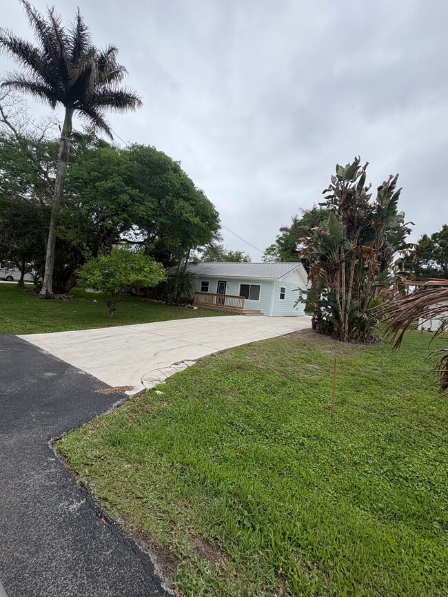 Photo - 626 SW Rustic Cir House