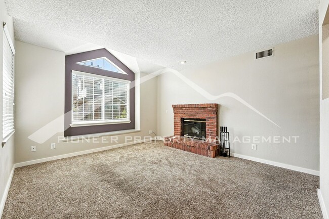 Building Photo - Spacious Condo with Central AC and Reserved Parking/Dedicated Garage