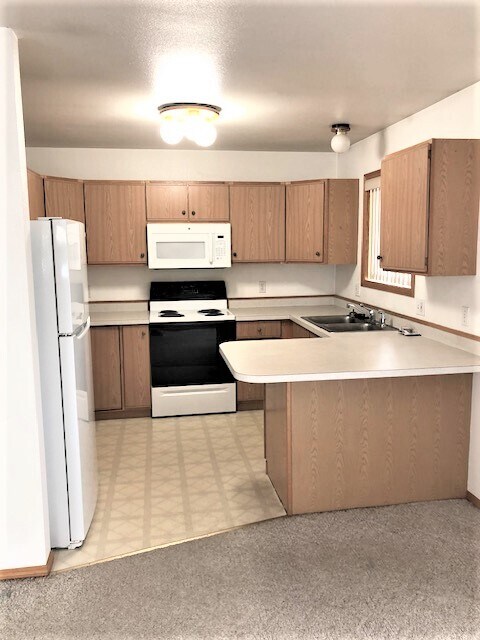 Building Photo - 1724 Lake Elmo Dr