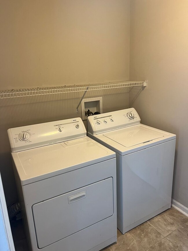 Building Photo - Single Family Home North Dean Area