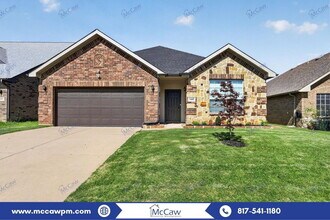 Building Photo - 2405 Loreto Dr