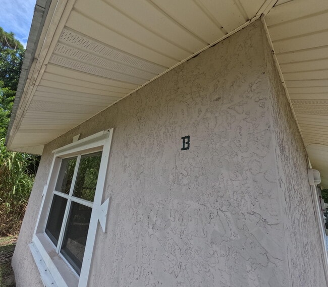Building Photo - 5555 SE 47th Ave