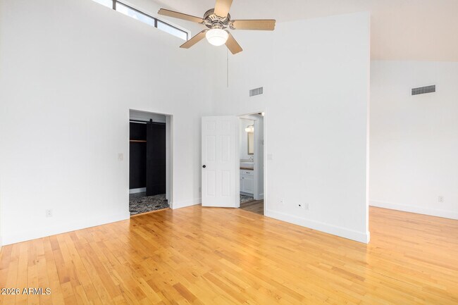 Foto del edificio - 5640 E Bell Rd