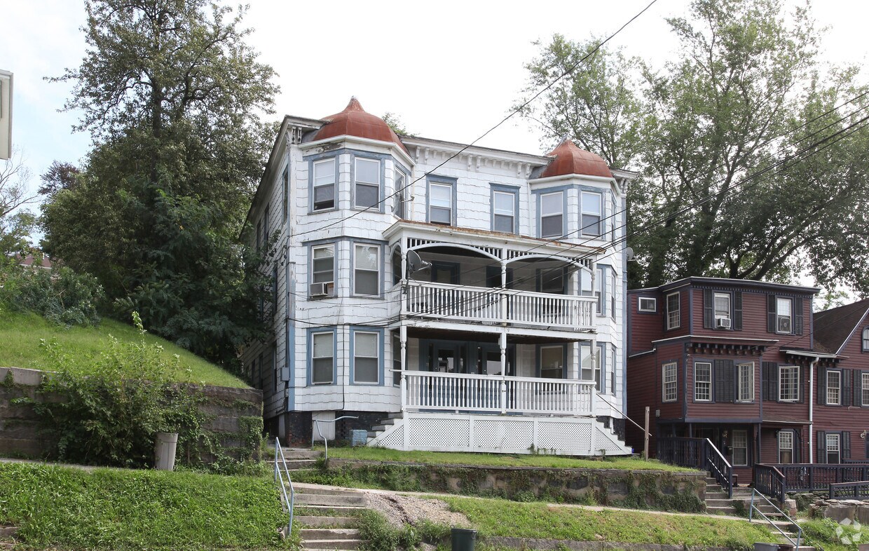 Foto del edificio - 9-11 Boswell Ave