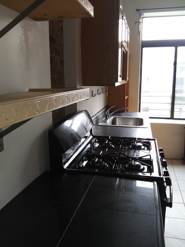 Gas stove - 340 E 134th St