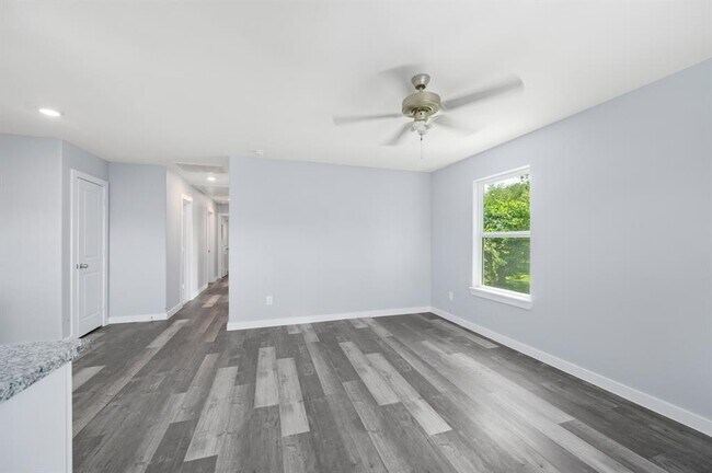 Building Photo - 618 Maple Way