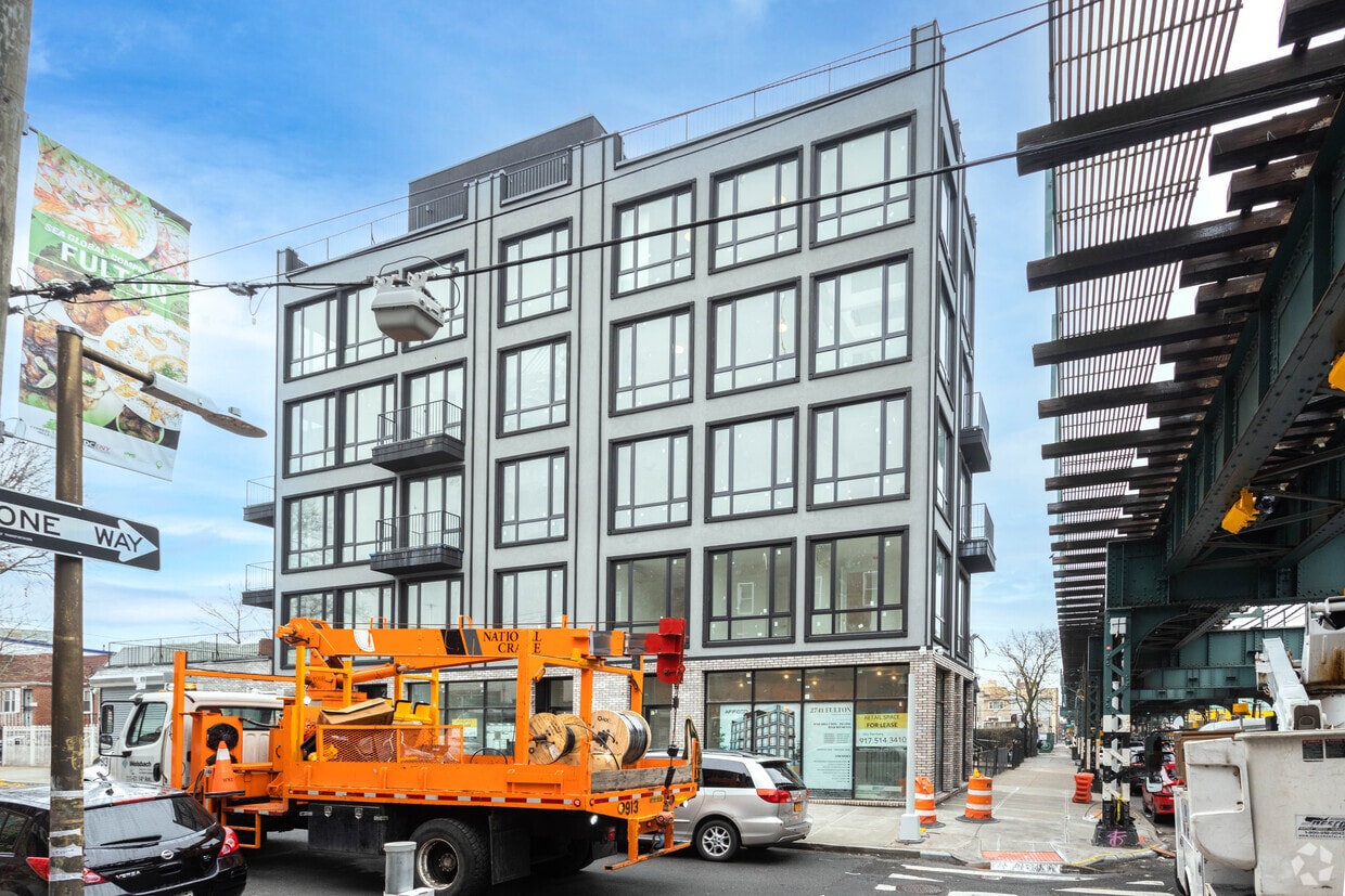 Building Photo - 2741 Fulton St