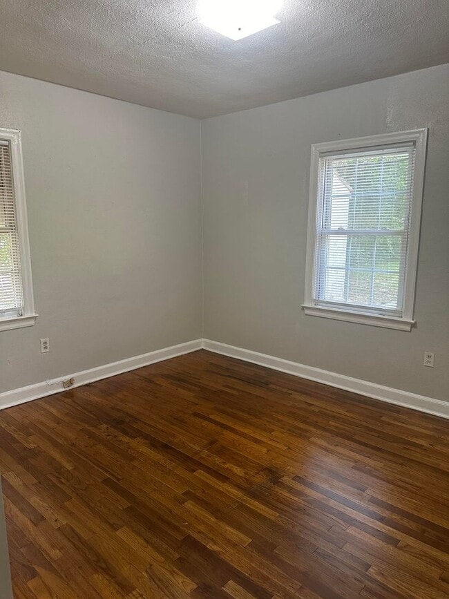 Building Photo - New Rental Available-4 Bedroom 2 Bath