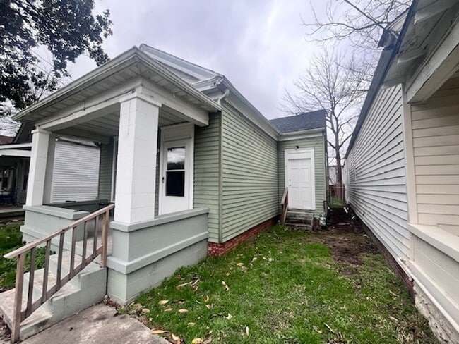 Photo - 1Br House Leasing special- 1/2 month free with paid Security Deposit