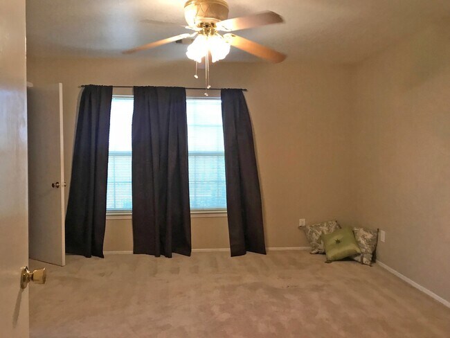 Foto del edificio - 21016 Alden's Oak