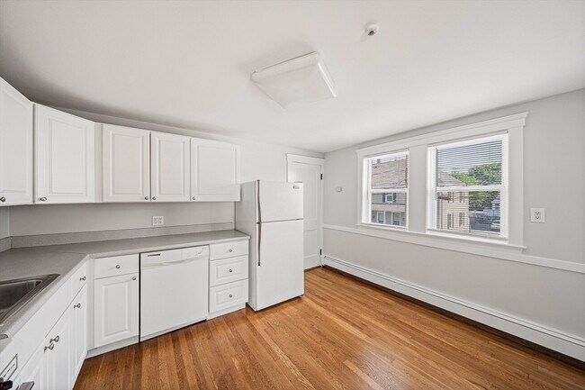 Building Photo - 14 Hartwell St