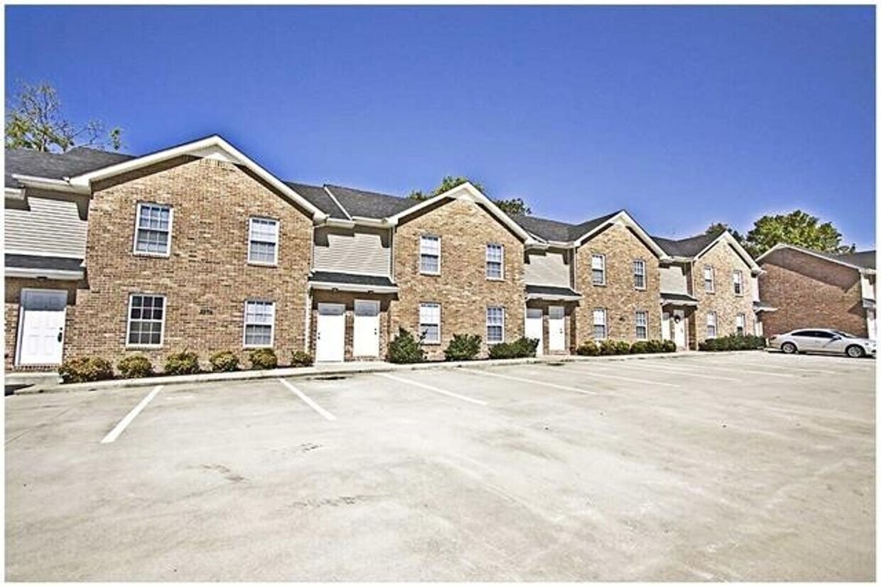 Foto principal - 2 Bedroom 1.5 Bath Townhome