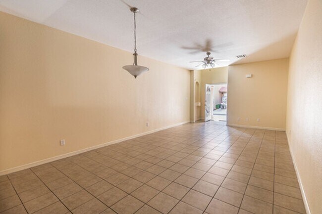 Foto del edificio - Spacious 3 bedroom, 2.5 Bath Condo in East El Paso!!