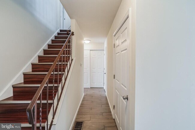 Building Photo - 128 Rennard Pl