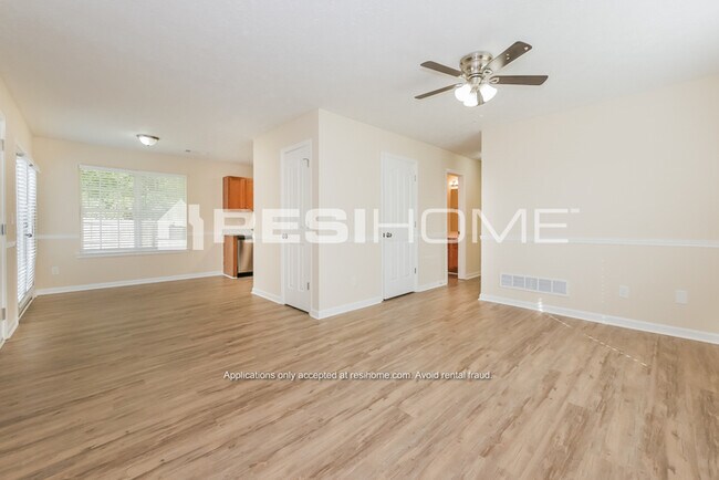 Foto del edificio - 8 Chelsea Ln