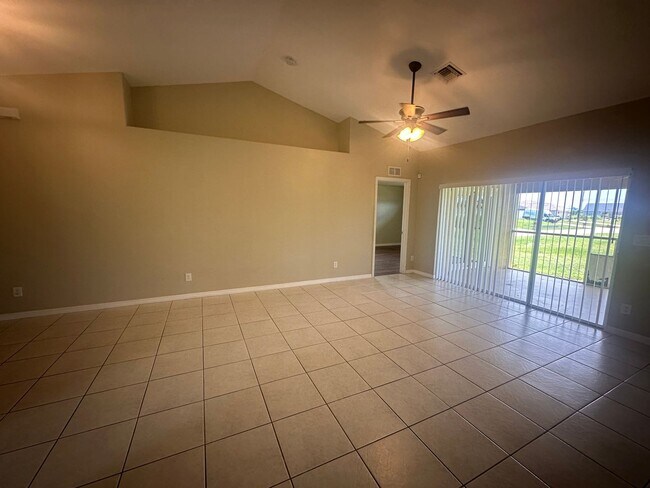 Foto del edificio - 4 Bedroom plus Den - 2 Bathrooms - 2 Car G...