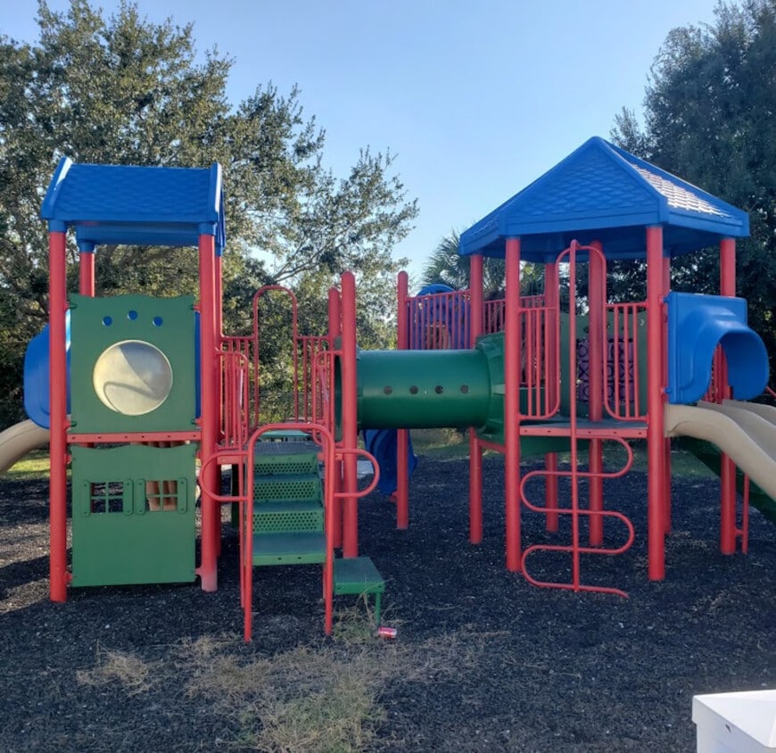 Foto principal - 7210 N Manhattan Ave