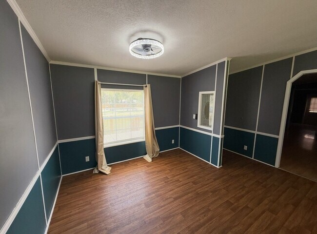 Foto del edificio - 3 Bedroom / 2 Bath House On An Acre