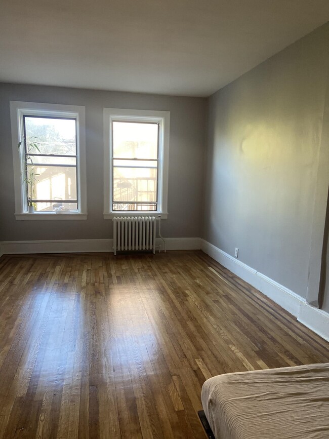 Building Photo - 821 Bergen Ave