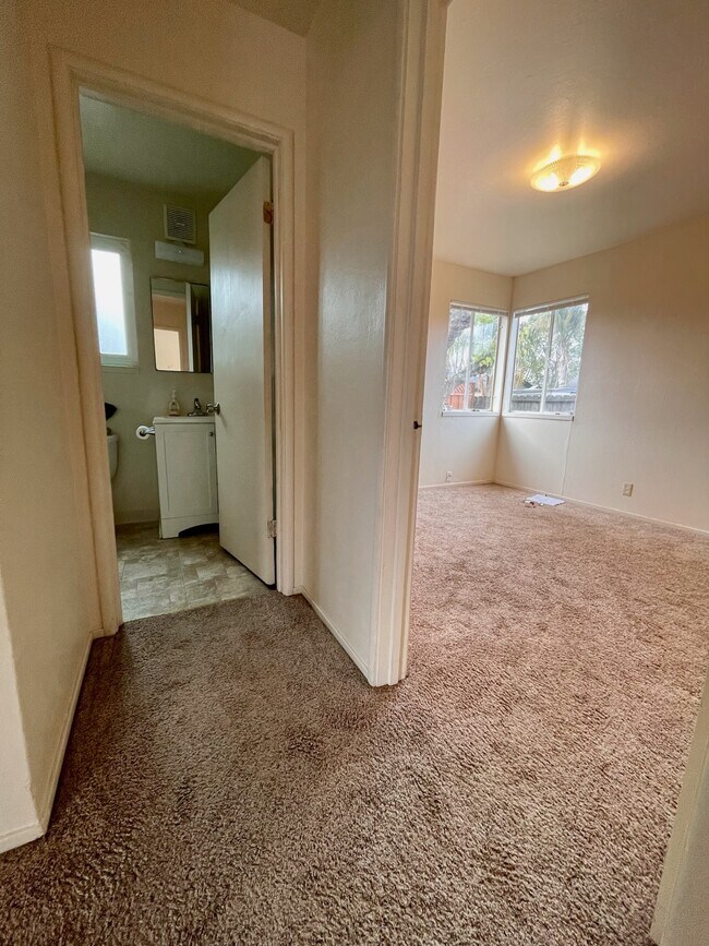 Building Photo - 1248 Ora Ave