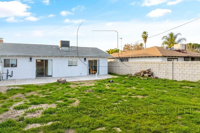 Building Photo - Charming Single-Story 3 Bed/2 Bath duplex ...