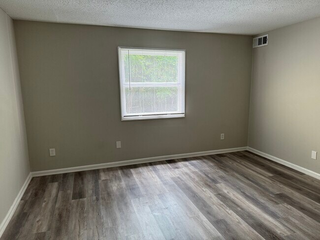 Foto del edificio - 7984 Shady Oak Trl